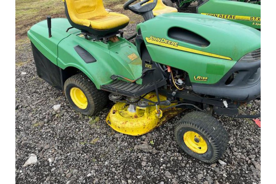 JOHN DEERE LR135 RIDE ON MOWER - Image 6 of 6
