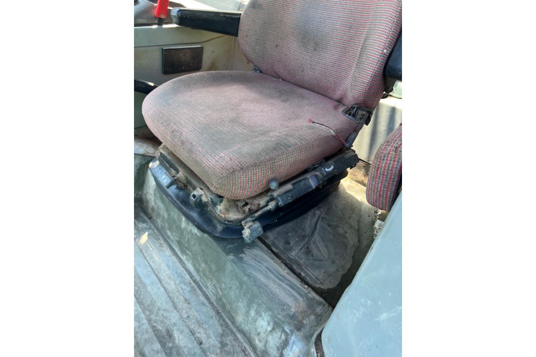 1996 MASSEY FERGUSON 6160 TRACTOR - Image 7 of 9
