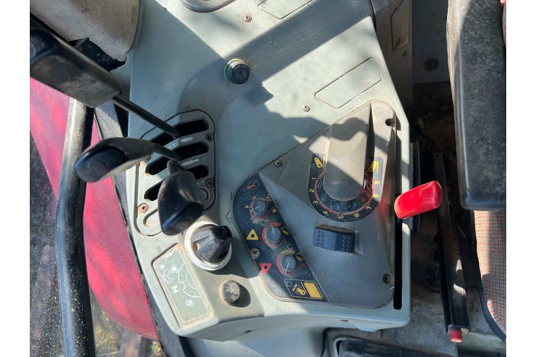 1996 MASSEY FERGUSON 6160 TRACTOR - Image 6 of 9