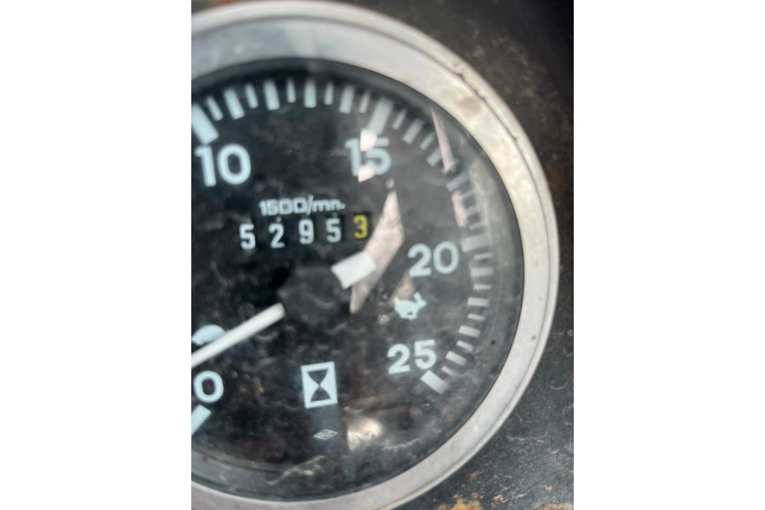 MASSEY FERGUSON 575 TRACTOR - Image 8 of 10