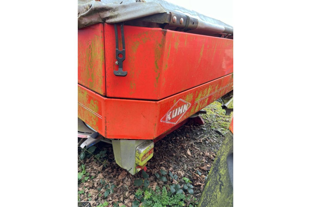 2012 KUHN 40.1 W FERTILISER SPREADER - Image 1 of 8