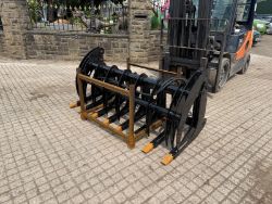 NEW/UNUSED GIYI 72” SKIDSTEER LOG GRAB