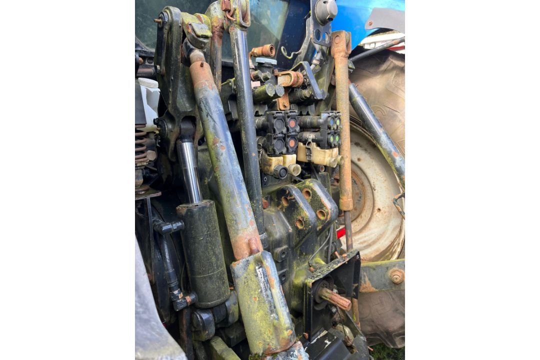 2003 NEW HOLLAND TM190 TRACTOR - Image 18 of 19