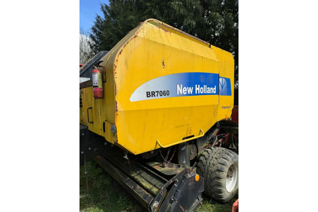 2012 NEW HOLLAND BR7060 ROUND BALER - Image 2 of 9