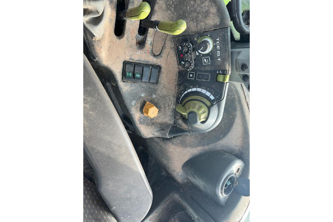 2009 CLAAS AREA 557 ATX TRACTOR - Image 6 of 12
