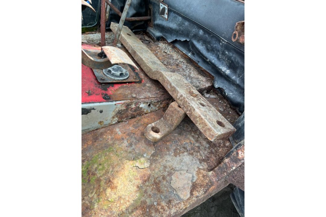 MASSEY FERGUSON 575 TRACTOR - Image 10 of 10