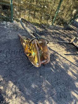 MONTABERT HYDRAULIC ROCK BREAKER