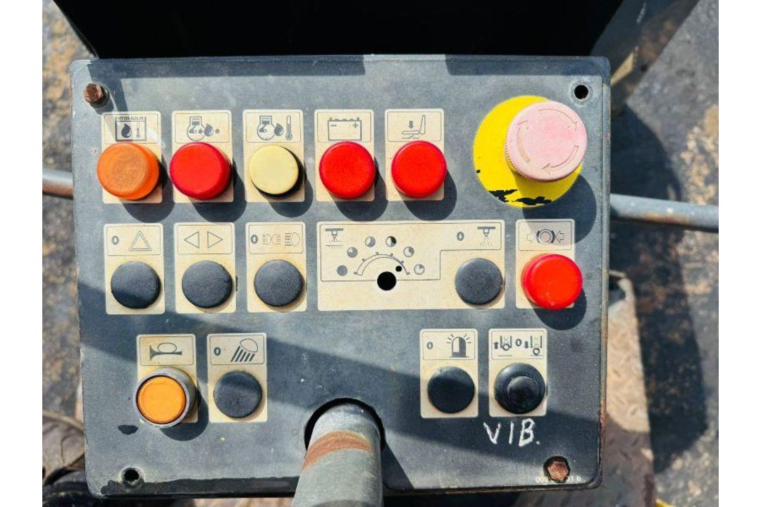 1999 BOMAG BW120AD-3 DOUBLE DRUM VIBRATING ROLLER - C/W ROLL BAR - Image 8 of 11