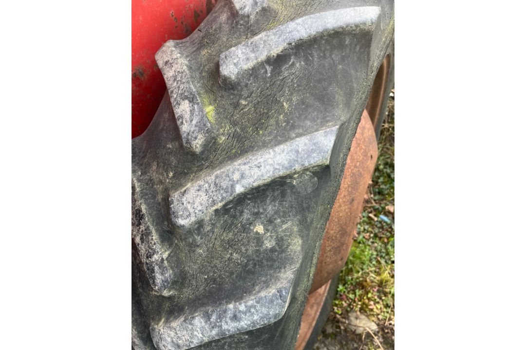 MASSEY FERGUSON 575 TRACTOR - Image 6 of 10