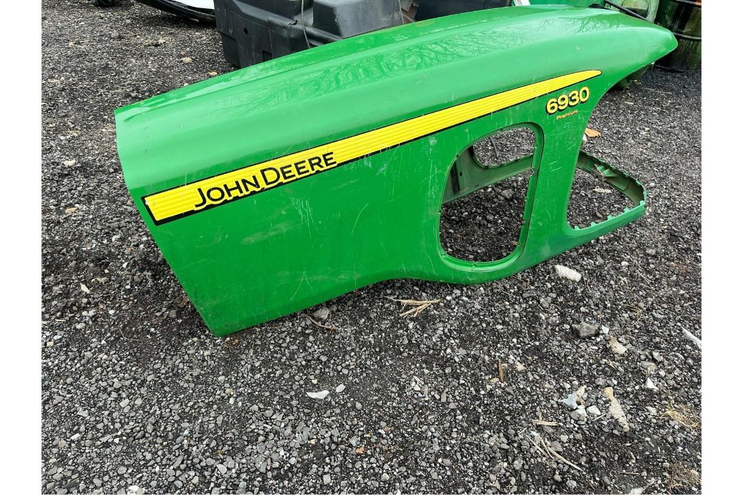 JOHN DEERE 6930 BONNET - REQUIRES SMALL REPAIR - Image 1 of 7