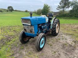 FORD 3000 SUPER DEXTA VINEYARD TRACTOR - 5696 HOURS - MANUAL GEARBOX