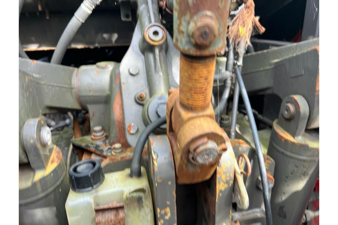 2009 CLAAS AREA 557 ATX TRACTOR - Image 7 of 12