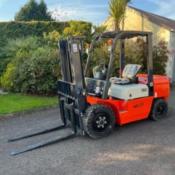 NEW/UNUSED MACHPRO MP-L30 3 TON DIESEL FORKLIFT - RUNS AND DRIVES