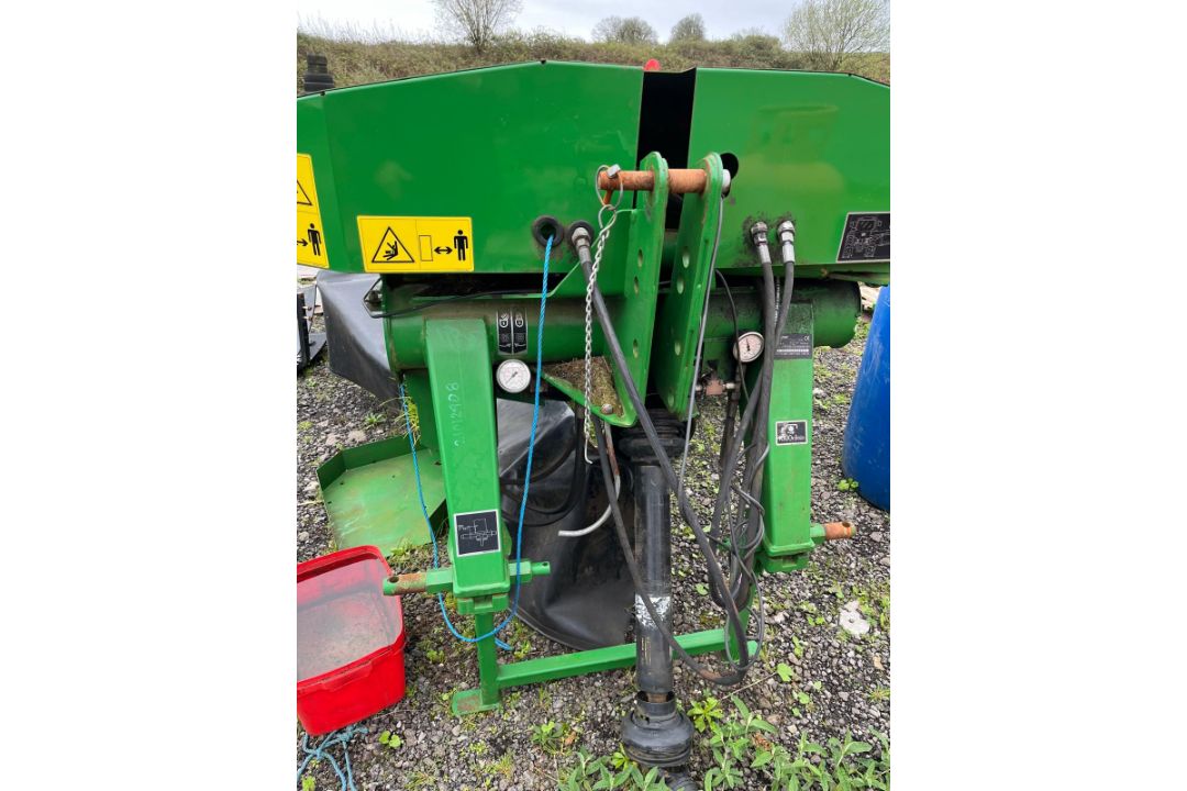 2016 JOHN DEERE 331 CONDITIONER MOWER - Image 1 of 8