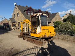 YANMAR B37 MIDI EXCAVATOR - RUNS AND DRIVES
