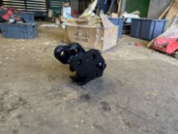 USED MANUAL QUICK HITCH - NO VAT