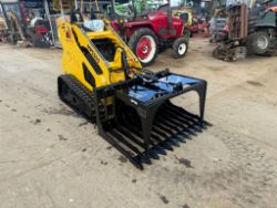 NEW/UNUSED 2025 CAPTOK 44” HYDRAULIC MINI SKIDSTEER MUCK/LOG GRAB
