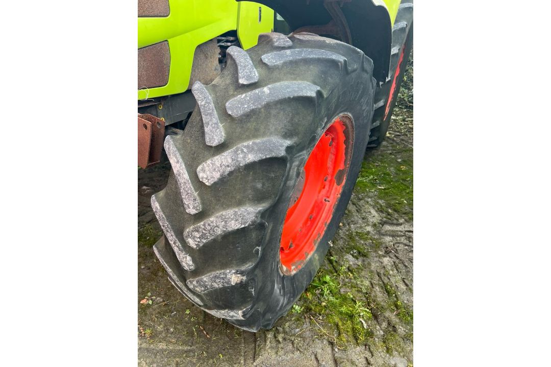 2009 CLAAS AREA 557 ATX TRACTOR - Image 4 of 12