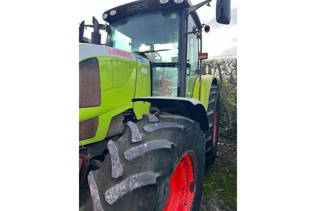 2009 CLAAS AREA 557 ATX TRACTOR - Image 1 of 12