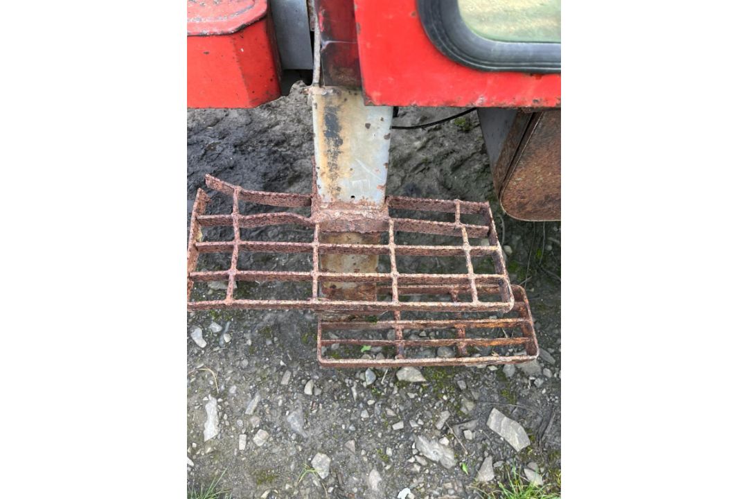 MASSEY FERGUSON 575 TRACTOR - Image 7 of 10