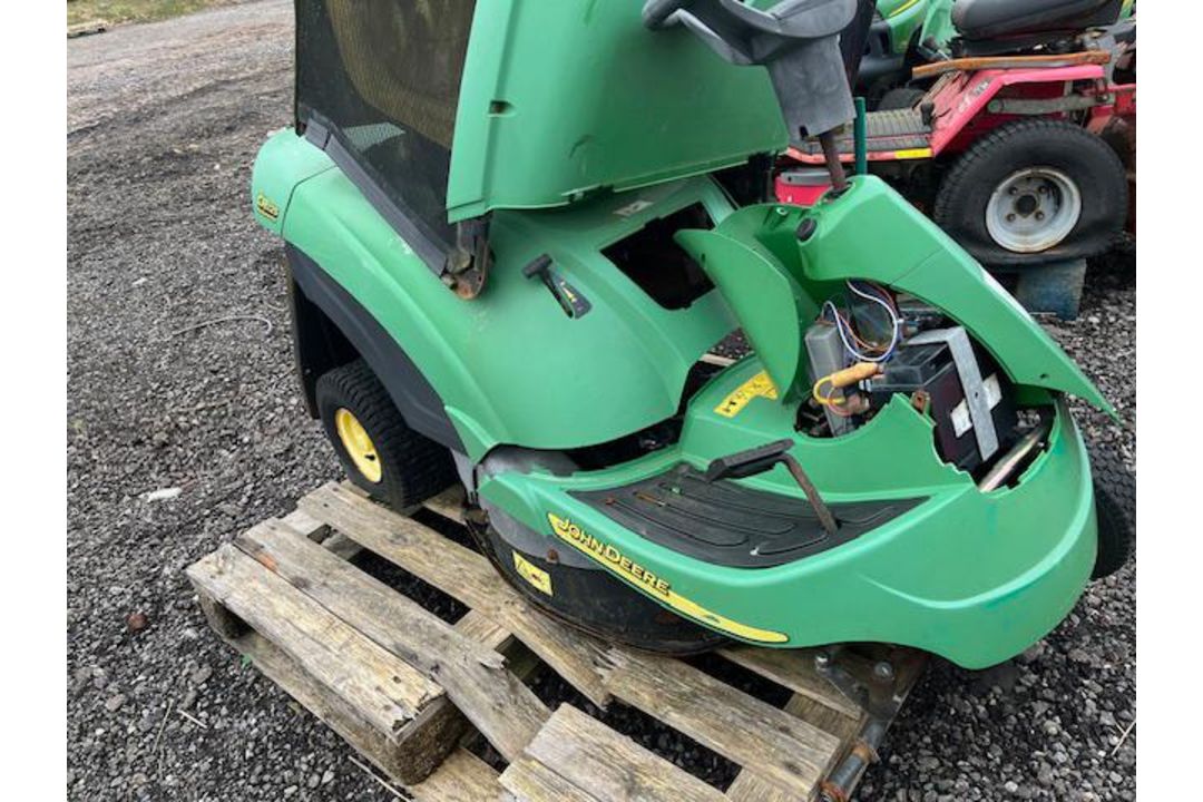 JOHN DEERE RIDE ON MOWER - FOR SPARES - Image 2 of 2