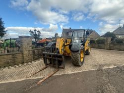 54 REG. CATERPILLAR TH220B 4WD 2.8 TON TELESCOPIC TELEHANDLER WITH BUCKET AND PALLET FORKS