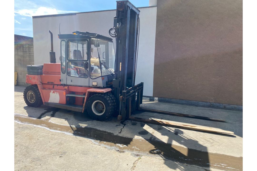 KALMAR DCD 90-6L FORKLIFT - PERKINS ENGINE - 3940 HOURS - Image 6 of 8