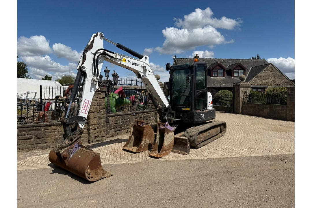 2019 BOBCAT E45 MIDI EXCAVATOR - RUNS AND DRIVES - 2484 HOURS - Image 2 of 22