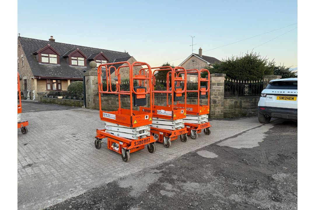 2016/2017 SNORKEL S3008P ELECTRIC (MEWP) SCISSOR LIFT - Image 3 of 7