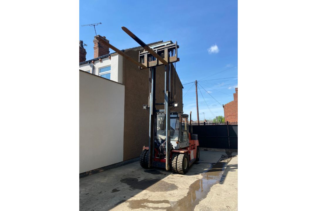 KALMAR DCD 90-6L FORKLIFT - PERKINS ENGINE - 3940 HOURS - Image 2 of 8