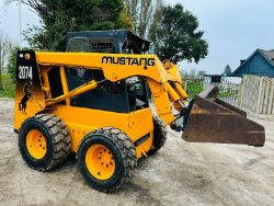 MUSTANG 2074 SKIDSTEER C/W BUCKET