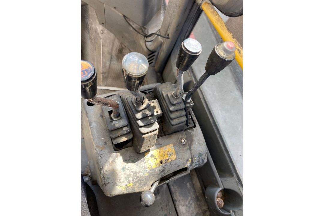 KALMAR DCD 90-6L FORKLIFT - PERKINS ENGINE - 3940 HOURS - Image 4 of 8