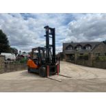 2015 DOOSAN D50C-7 5 TON DIESEL FORKLIFT- RUNS AND DRIVES - 8060 HOURS