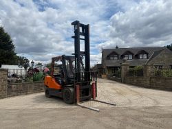 2015 DOOSAN D50C-7 5 TON DIESEL FORKLIFT- RUNS AND DRIVES - 8060 HOURS