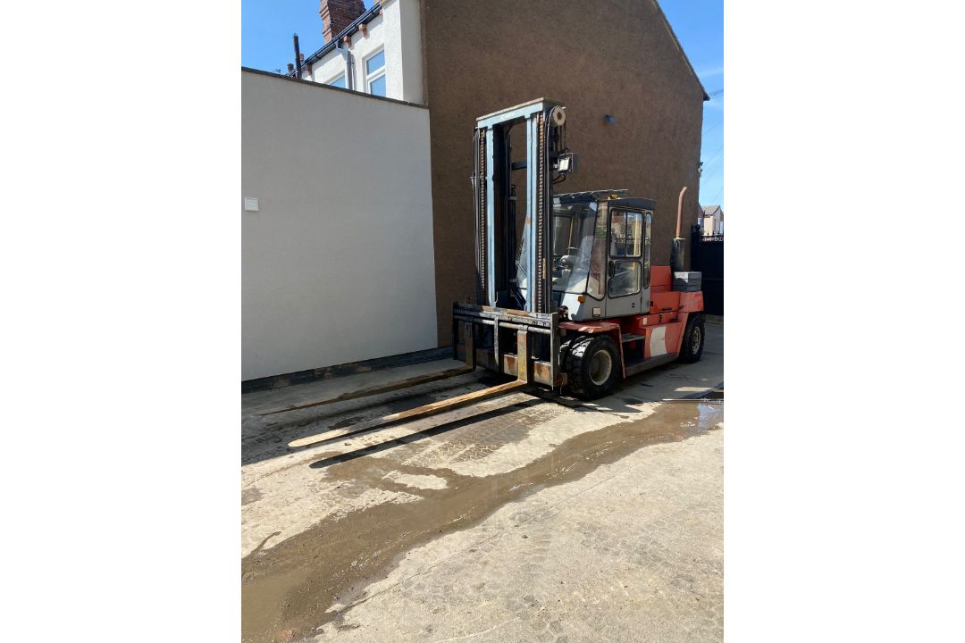 KALMAR DCD 90-6L FORKLIFT - PERKINS ENGINE - 3940 HOURS - Image 1 of 8