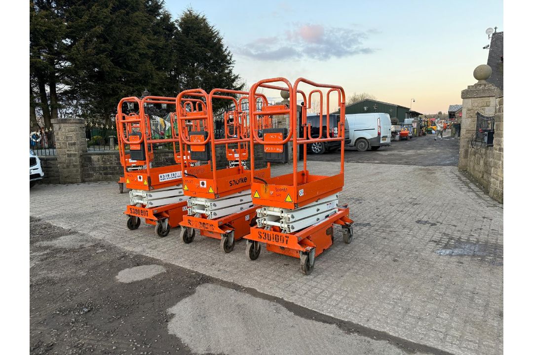 2016/2017 SNORKEL S3008P ELECTRIC (MEWP) SCISSOR LIFT - Image 1 of 7