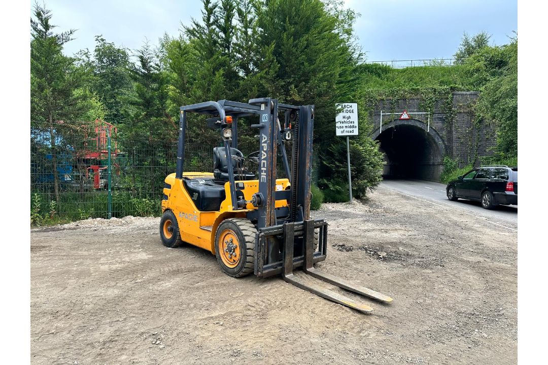 2021 APACHE HH30Z 3 TON DIESEL FORKLIFT - Image 1 of 16