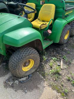 JOHN DEERE 6X4 GATOR