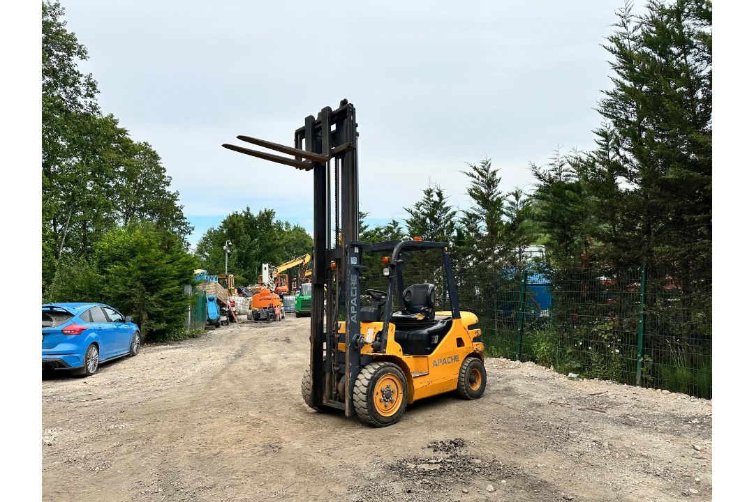 2021 APACHE HH30Z 3 TON DIESEL FORKLIFT - Image 2 of 16