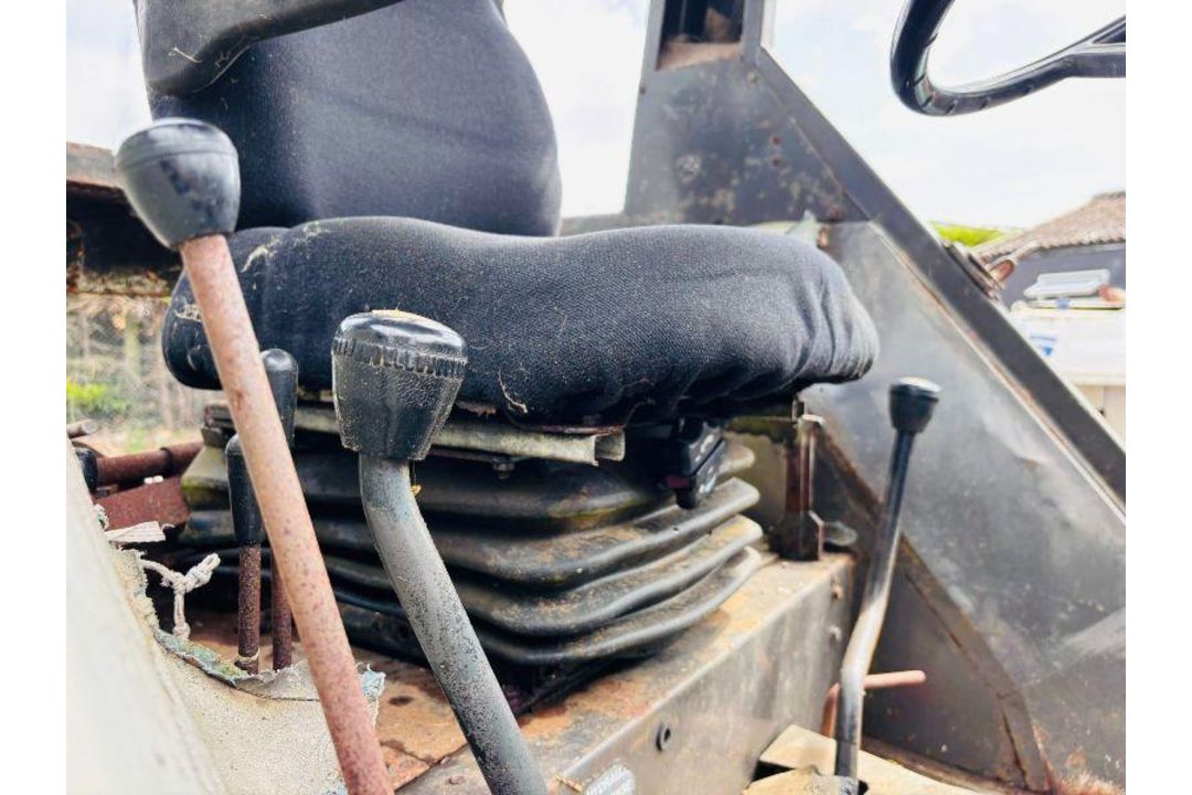 RENAULT 85-34 TRACTOR*C/W REAR LINKAGE* - Image 9 of 13