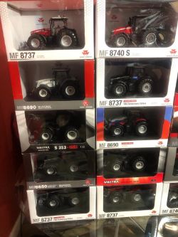 A VERY SPECIAL COLLECTION OF VARIOUS 1.32 SCALE DIE CAST MODELS SOME VERY RARE