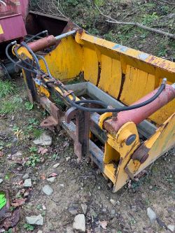 MUCK GRABS