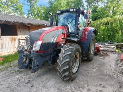 2015 VALTRA T183 TRACTOR - 10% BUYERS PREMIUM