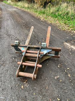 TITUS EXCAVATOR FORKS - FOR 5-8 TONNE EXCAVATOR *NO VAT*