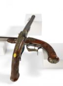 Paar exquisite Perkussionspistolen im Kasten mit Monogramm Fürst Heinrich LXXII. Reuß