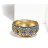 Salzgefäß mit stilisierten Nelken in Cloisonnédekor