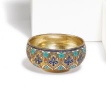 Salzgefäß mit stilisierten Nelken in Cloisonnédekor