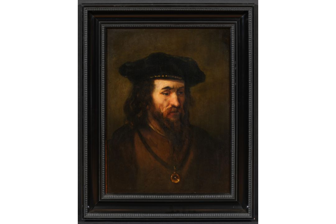 Rembrandt van Rijn: Bildnis eines bärtigen Mannes mit Barett und Goldkette - Bild 2 aus 4