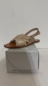 Manunuela De Juan Girls Sandals, Gold, Cream, Size 34 EU