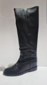 Via Roma Women's Leather Malibu Boots, Black, Size EU 40. Pre-Owned, Signs of Wear, Good Condition